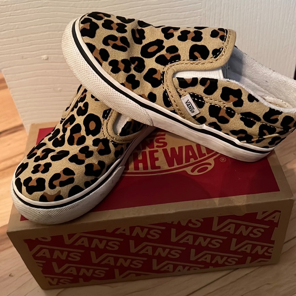 Toddler girls cheetah vans hardly worn new condition